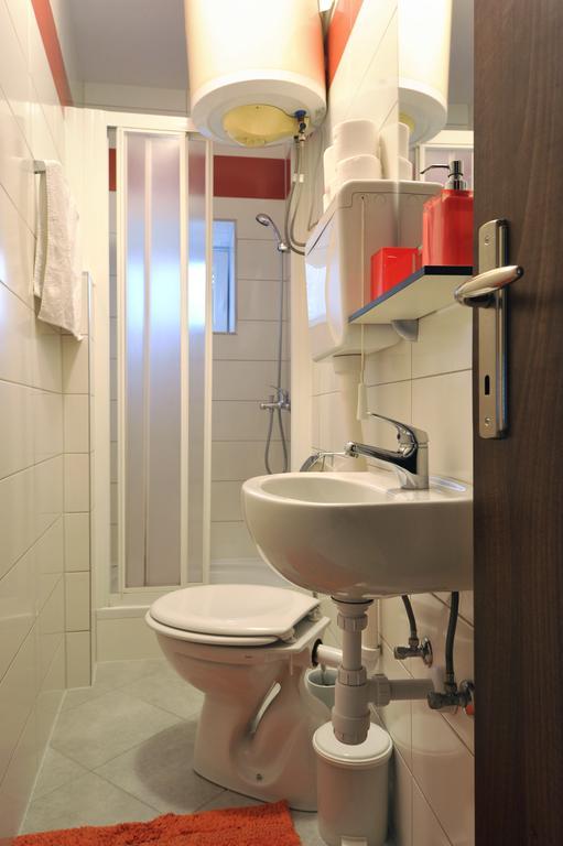 & 72 Apartment *