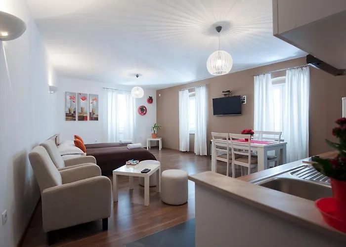Rooms & Apartments 72