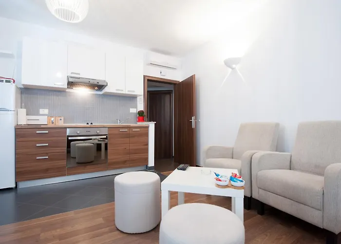 Rooms & Apartments 72