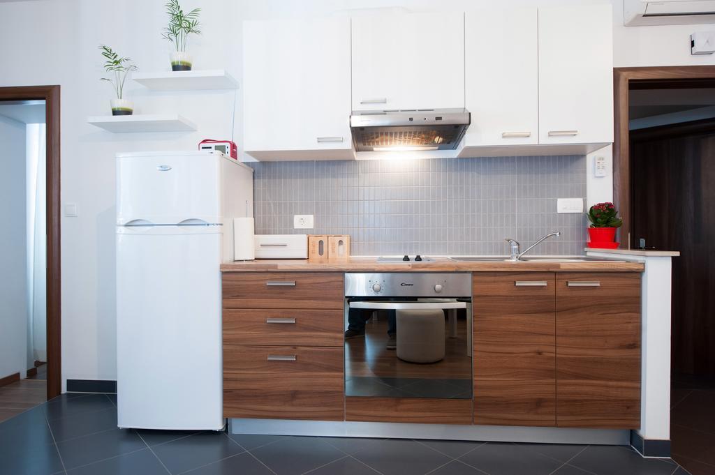 Apartman & 72 Zára