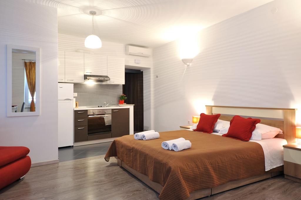 Apartman & 72 Zára